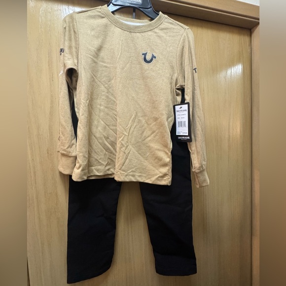 True Religion Set - Picture 1 of 6